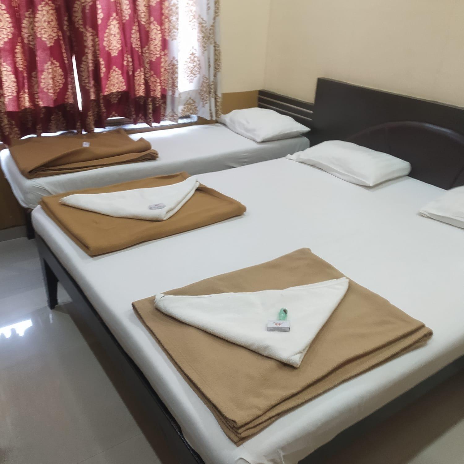 Hotel Yogiraj Shirdi Bagian luar foto