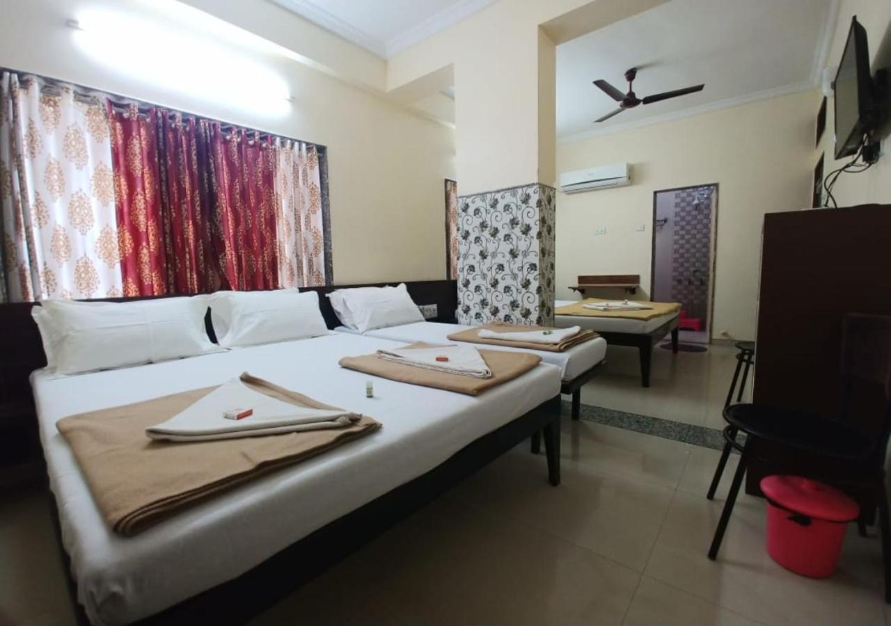 Hotel Yogiraj Shirdi Bagian luar foto