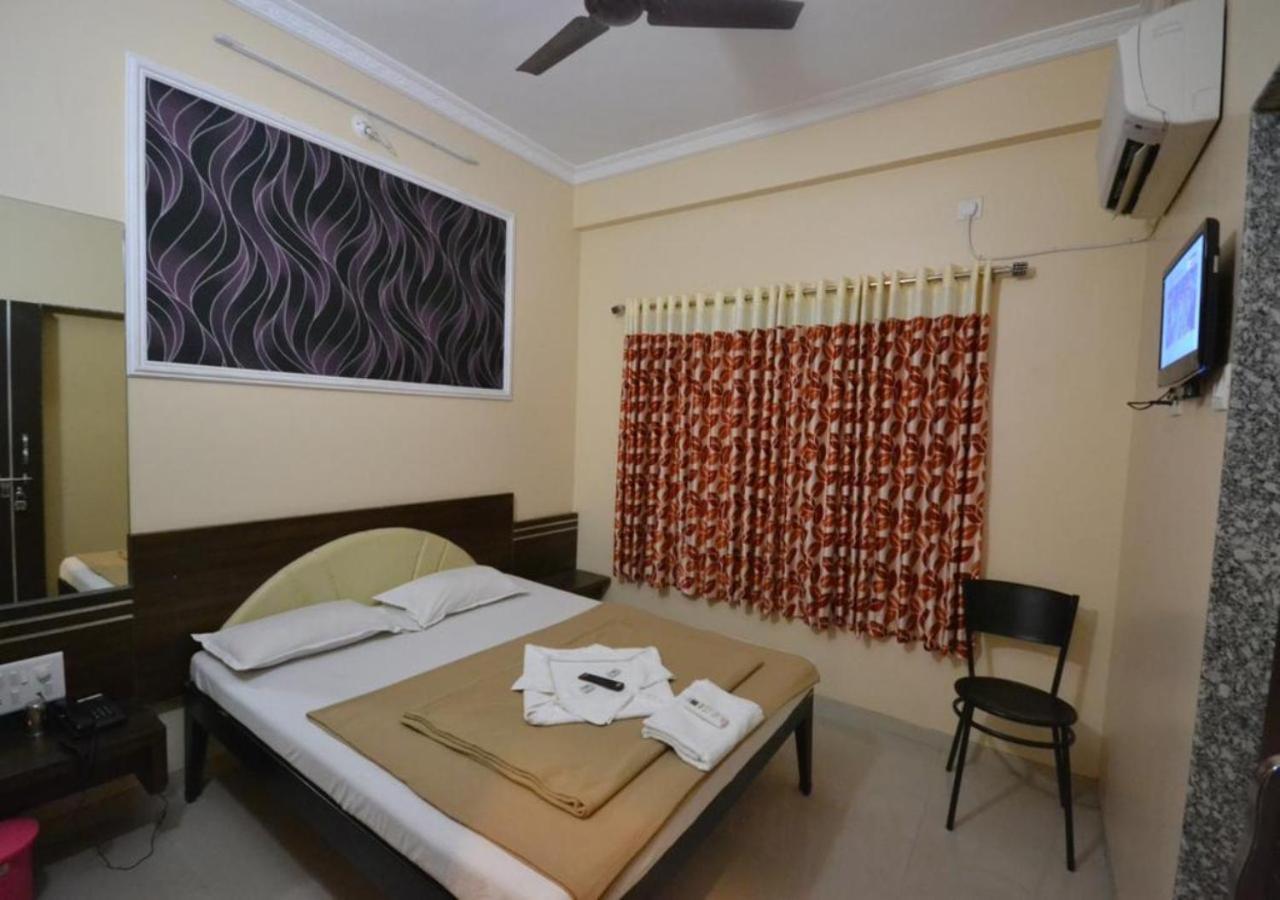 Hotel Yogiraj Shirdi Bagian luar foto