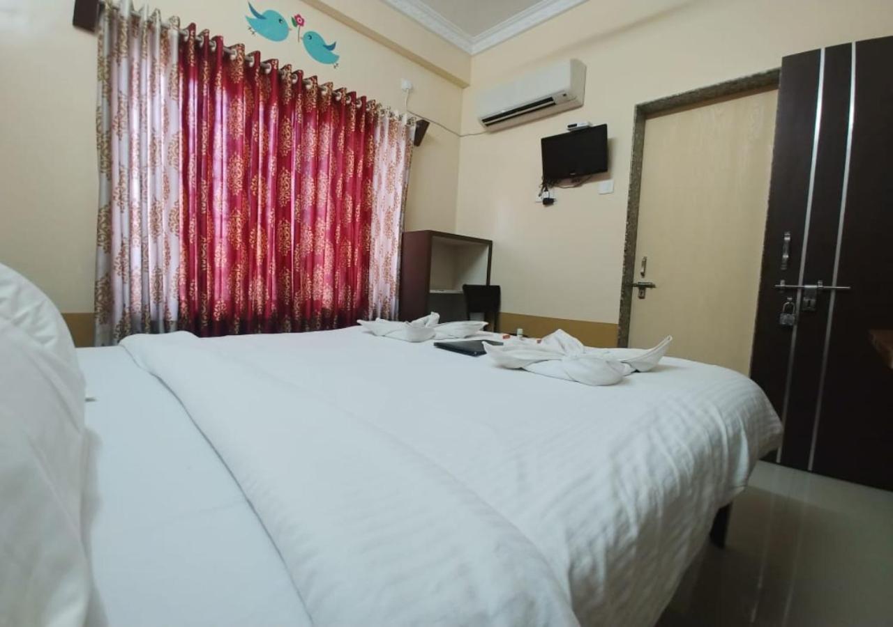 Hotel Yogiraj Shirdi Bagian luar foto