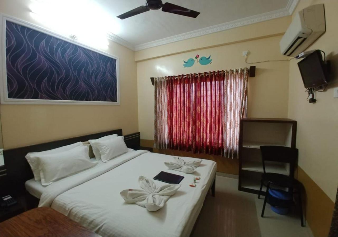 Hotel Yogiraj Shirdi Bagian luar foto