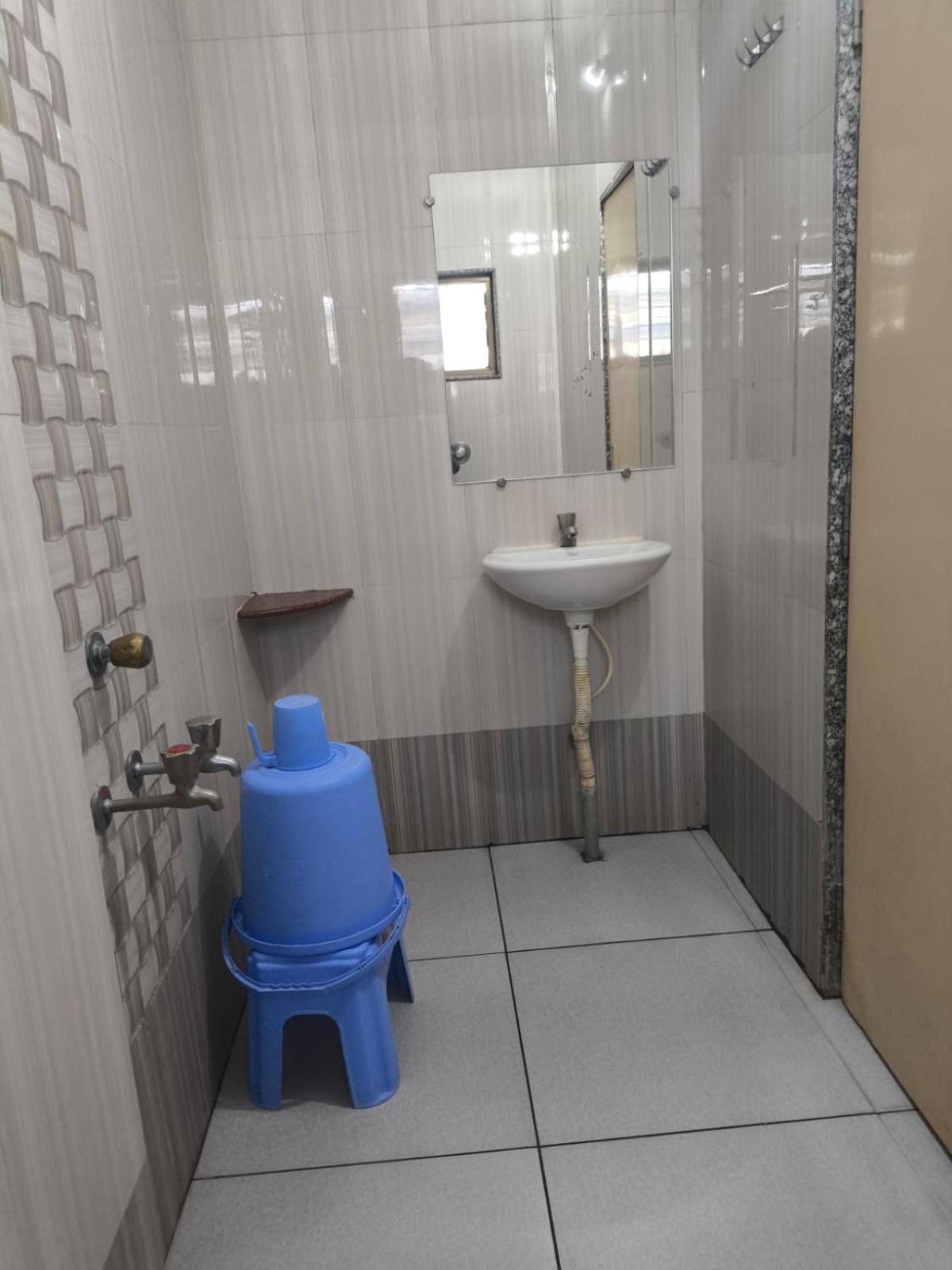 Hotel Yogiraj Shirdi Bagian luar foto
