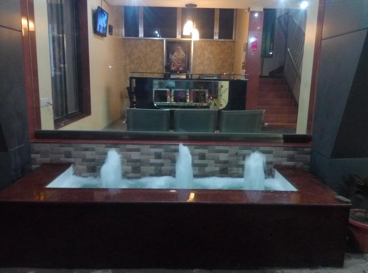 Hotel Yogiraj Shirdi Bagian luar foto