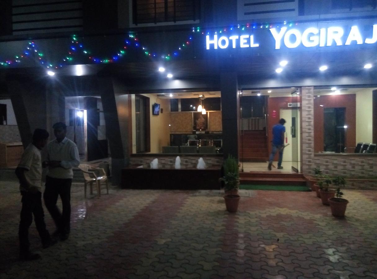 Hotel Yogiraj Shirdi Bagian luar foto