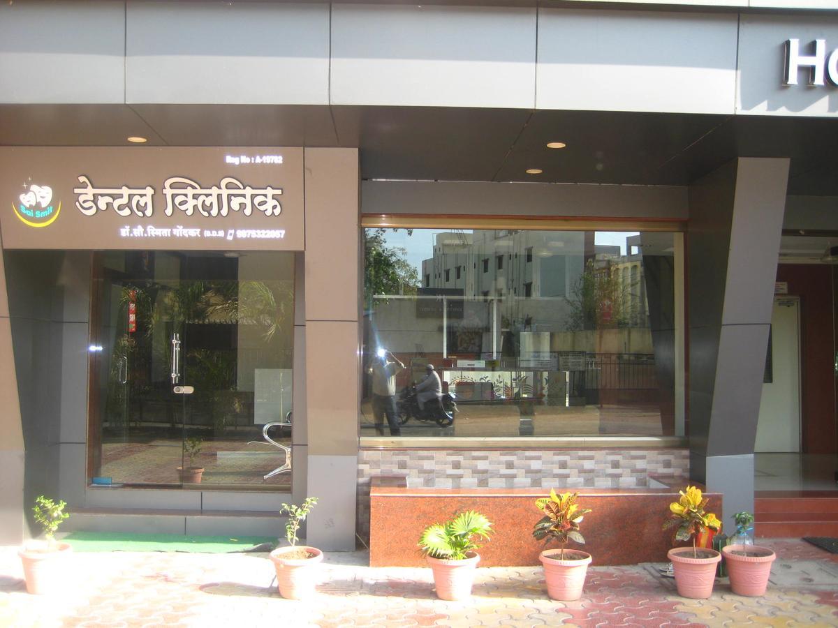 Hotel Yogiraj Shirdi Bagian luar foto