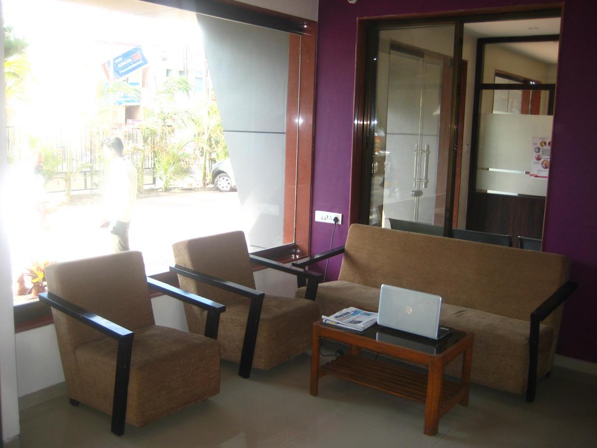 Hotel Yogiraj Shirdi Bagian luar foto