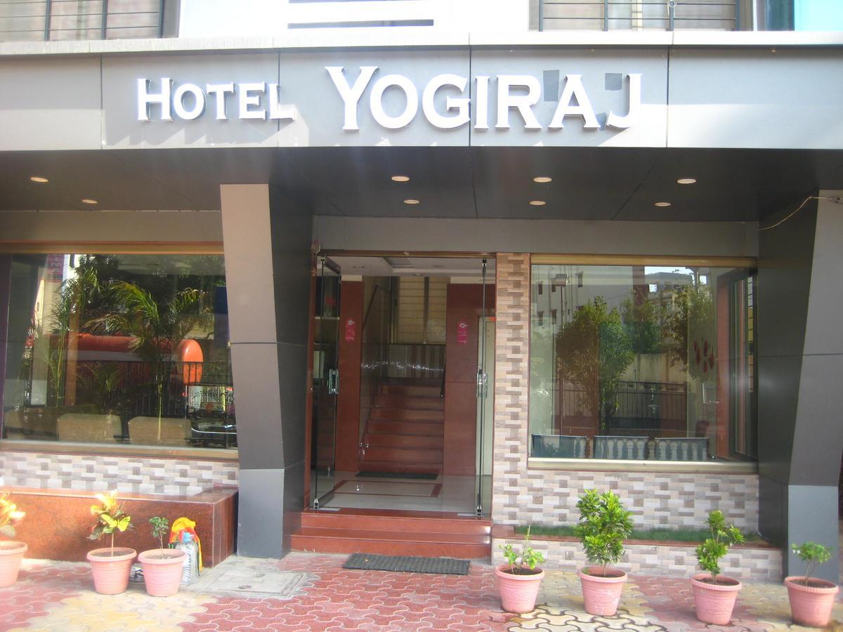 Hotel Yogiraj Shirdi Bagian luar foto